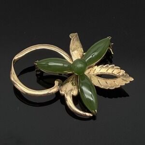 Vintage 14K Yellow Gold Nephrite Jade Brooch Pin 5.7g Estate Jewelry Mid Century